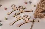 Gepersonaliseere Baby Geschenk Set - Jongen - Meisje - Houten Baby Klerenhanger - GEPERSONALISEERD